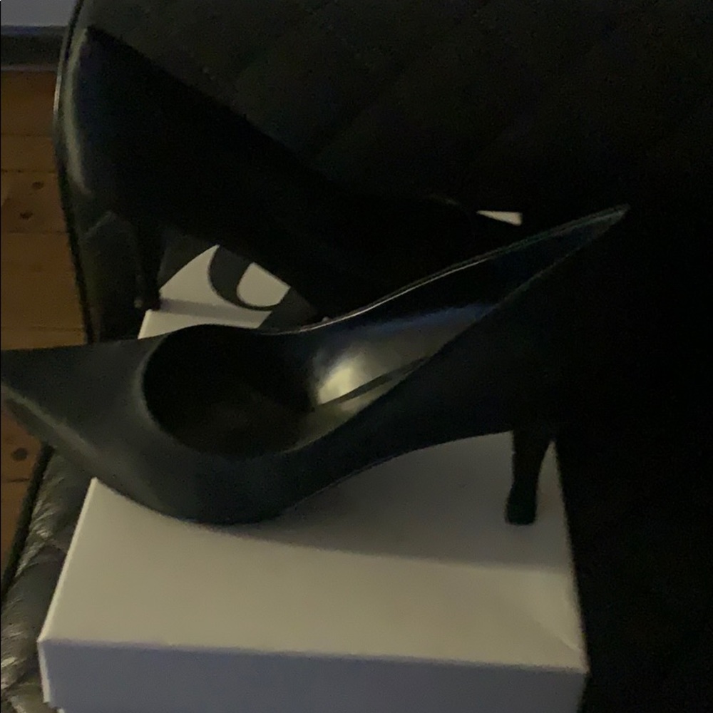 Shoes - Picture 4 of 5